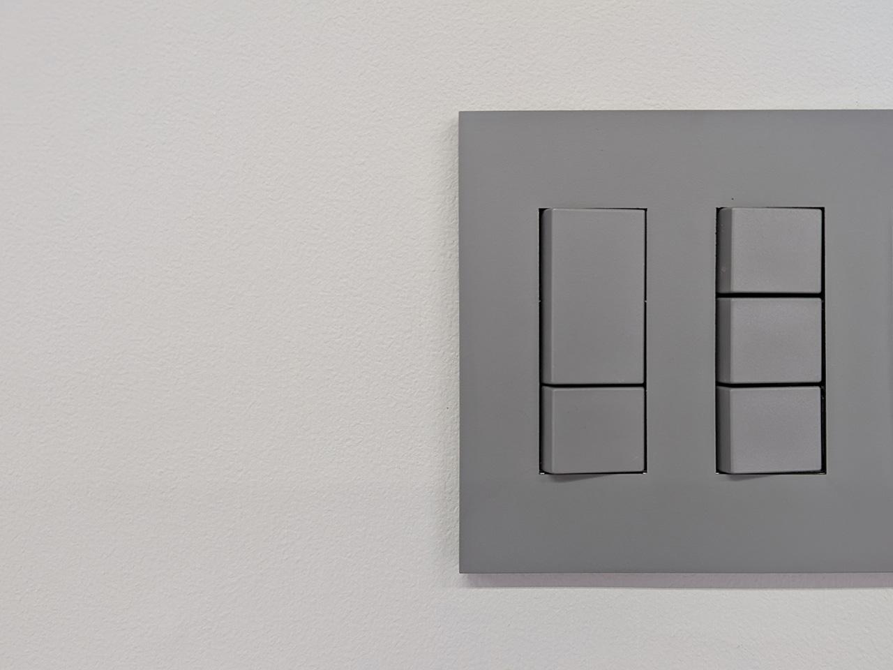 福岡市中央区白金の賃貸物件/スイッチもグレー。カクカクしたスイッチ、大好物です。