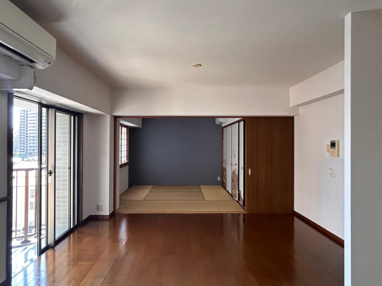 福岡市中央区薬院の賃貸物件/開けると和室があります。ごろんとしたい。