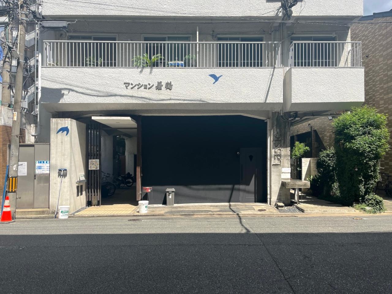 福岡市中央区清川の賃貸物件/正面外観。こちらにも鳥。