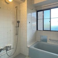 福岡市西区大字徳永の売買物件/浴室。こちらもできればリフォームをおすすめ。