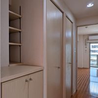 福岡市中央区今泉の賃貸物件/廊下には収納と洗濯機置き場。扉付きで生活感を隠すことができます。