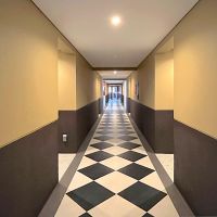 福岡市城南区飯倉の賃貸物件/華やかな共用廊下。