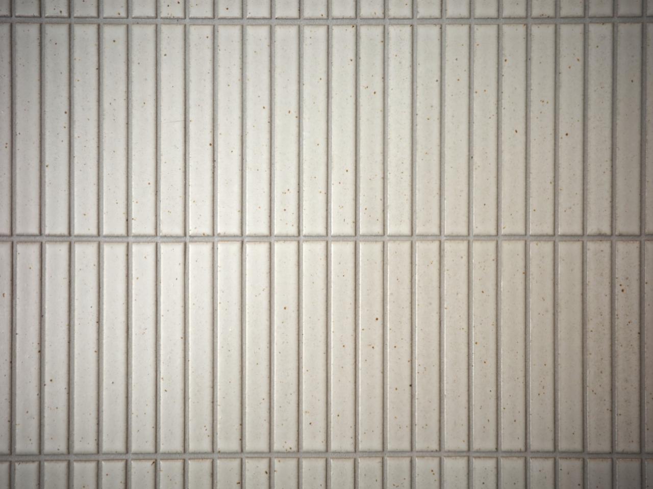 福岡市中央区今川の賃貸物件/キッチン壁はタイル貼り。上品なホワイト。