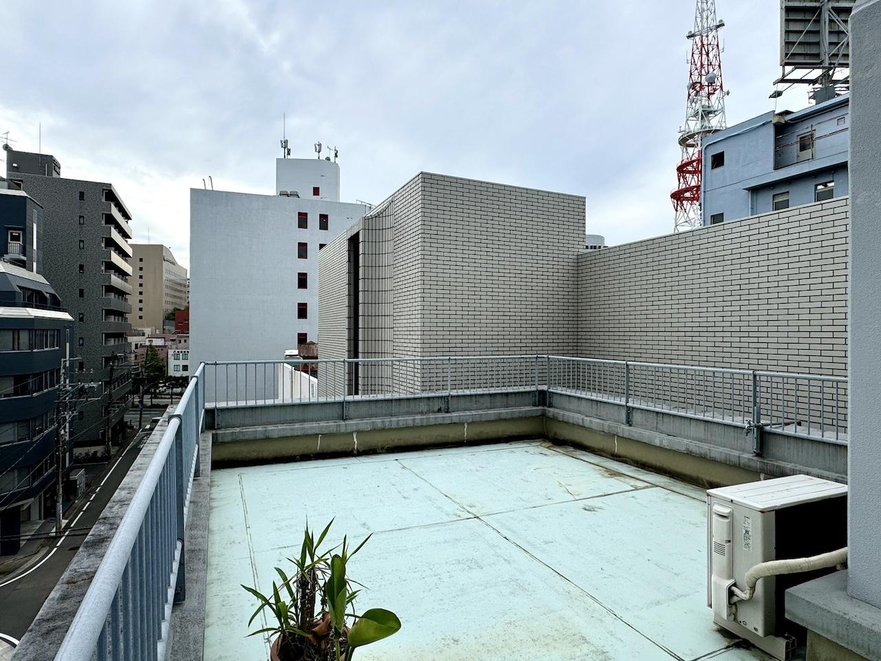 福岡市中央区天神の賃貸物件/屋上。水栓もついてます。個人的には緑で埋め尽くしたい。