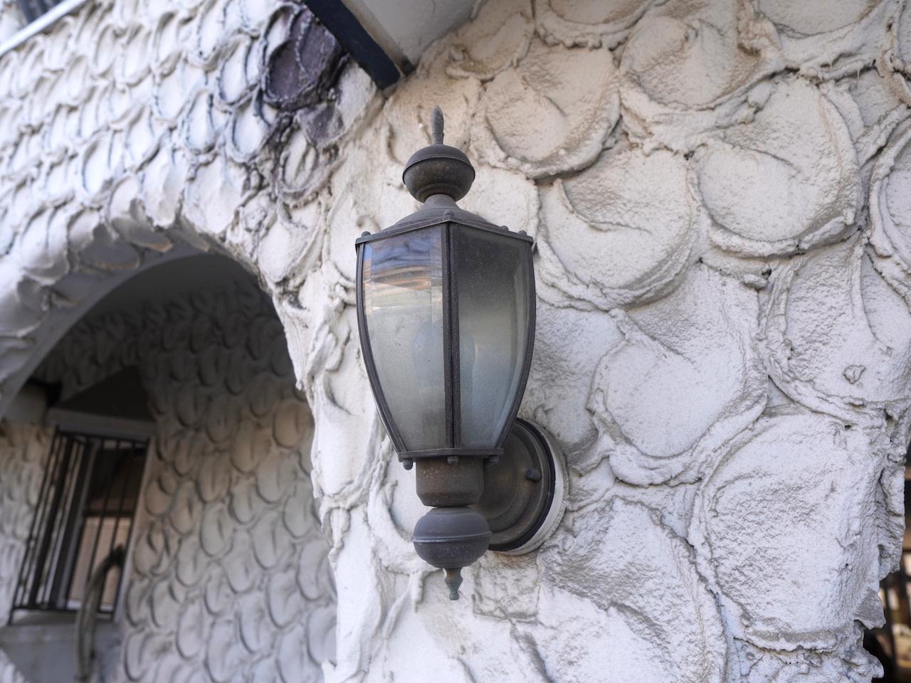 福岡市南区高宮の売買物件/ランプもレトロなデザイン。