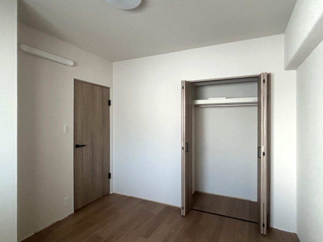 福岡市南区高宮の売買物件/キッチン横の洋室。