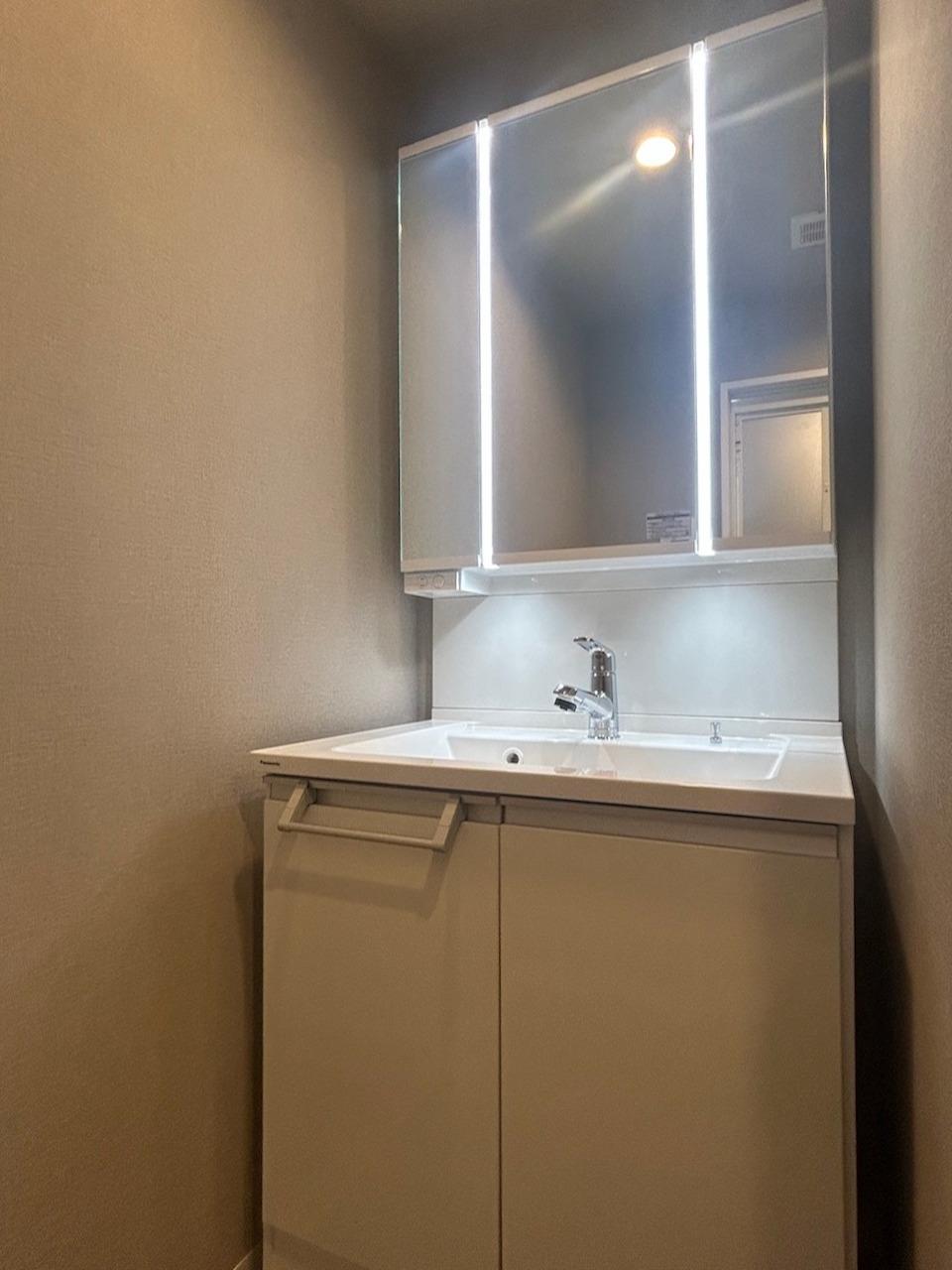 福岡市南区高宮の売買物件/洗面台はシンプル。