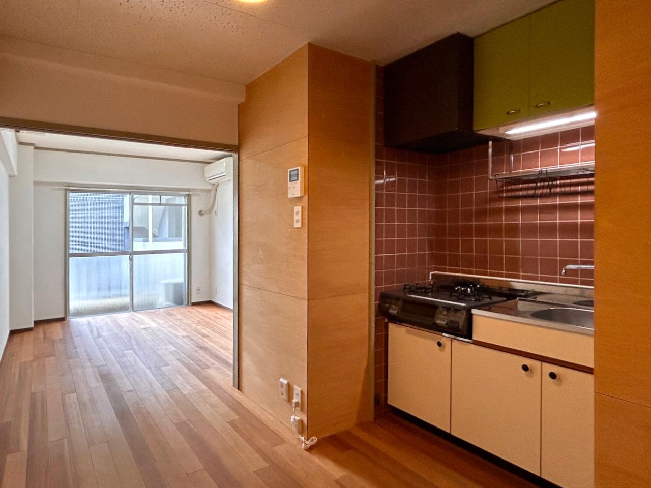 福岡市南区大楠の賃貸物件/キッチンもカラフルだけど落ち着きを感じるカラー。