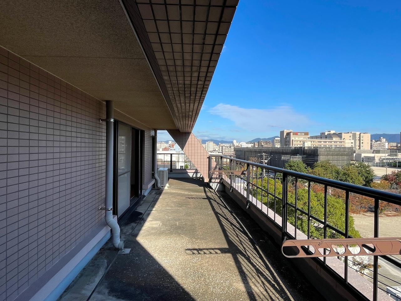 福岡市南区大楠の賃貸物件/ながーいバルコニー。