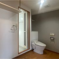 福岡市南区大楠の賃貸物件/洗面所に謎のポジショニングのトイレ