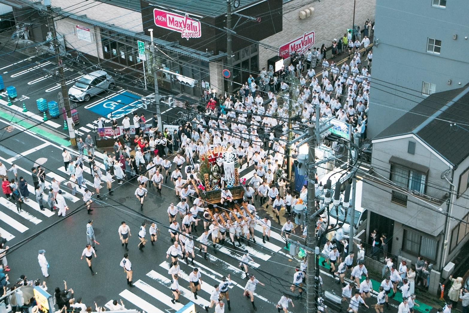 福岡市博多区奈良屋町の売買物件/夏には、目の前を『博多祇園山笠』が駆け抜ける特等席に！部屋が観光名所になるなんて、贅沢すぎませんか。