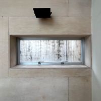 福岡市東区香椎浜の賃貸物件/小窓の奥に見えるコンクリート。さまざまな仕掛けがあって見てて飽きません。