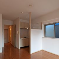 福岡市中央区今泉の賃貸物件/キッチンと居室はゆるく仕切られています。