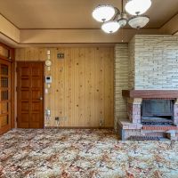 福岡市南区平和の売買物件/存在感のある暖炉がリビングのアクセントに。冬が待ち遠しくなりそうです。

