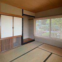福岡市南区平和の売買物件/和室は1階と2階にそれぞれ1部屋ずつあります。
障子越しの景色もまた素敵です。