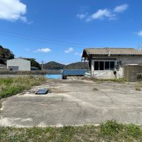 佐賀県唐津市呼子町の売買物件/残された小屋やいけす。きっと使えないけど、なんだか雰囲気があります。