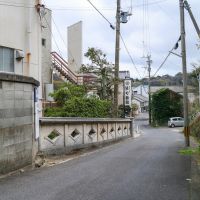 佐賀県唐津市呼子町の売買物件/お隣は地元で長く愛される『清力旅館』。看板が目印です。