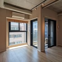 福岡市早良区高取の賃貸物件/窓が多く明るい室内。