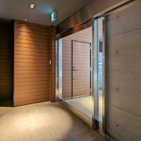 福岡市早良区高取の賃貸物件/自転車と一緒でもスムーズに通れる広い入口。
