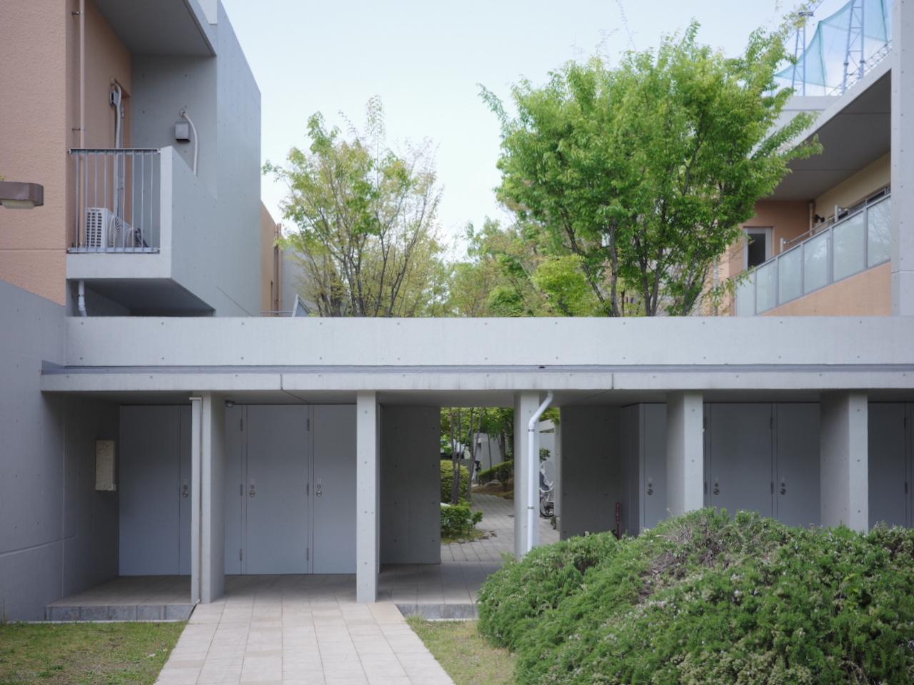 福岡市西区小戸の賃貸物件/敷地を広々と使ってるので集合住宅ながら圧迫感はありません。