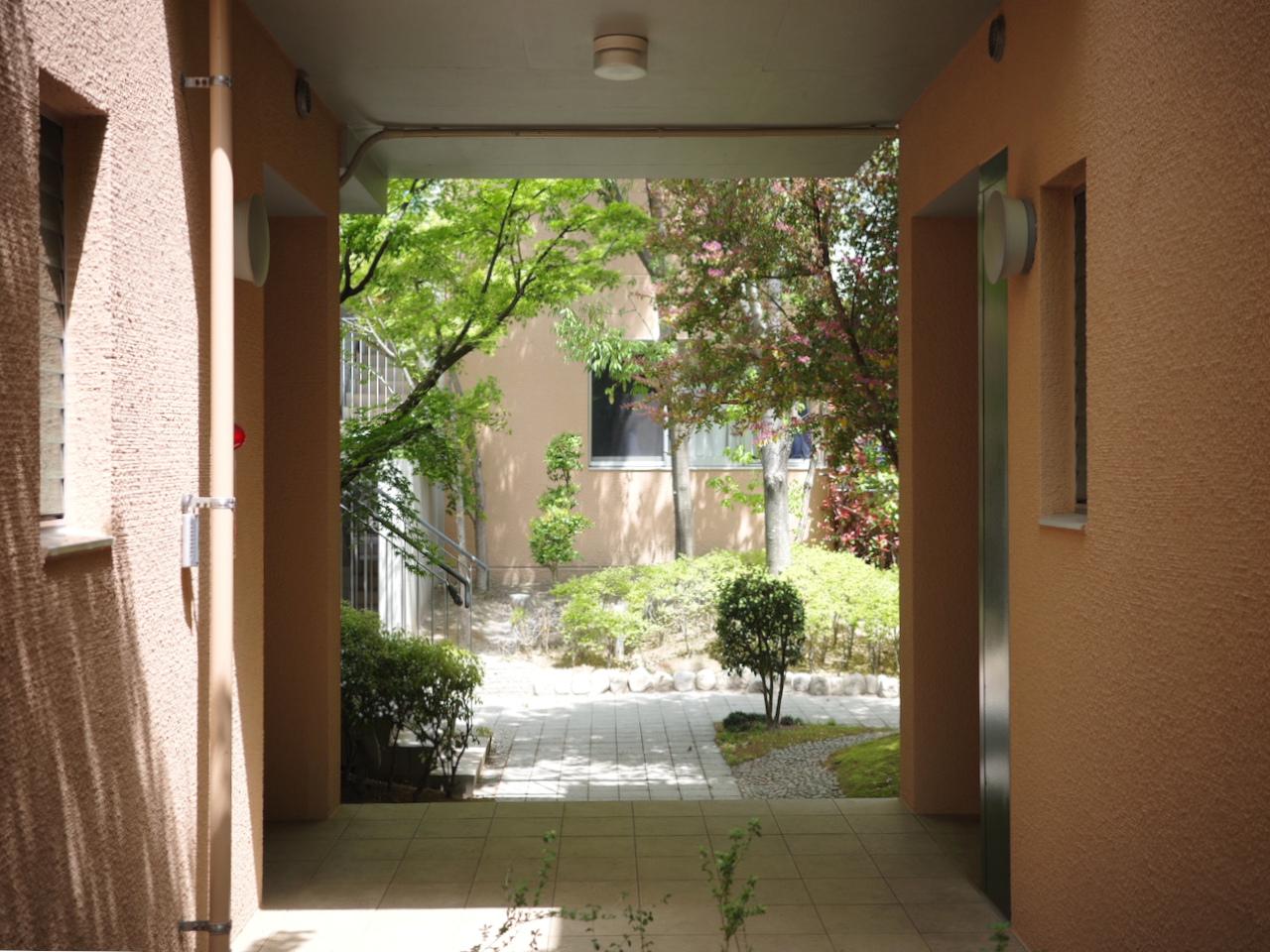 福岡市西区小戸の賃貸物件/玄関を出ると、すぐそばに緑道。気持ちのいい1日がはじまります。