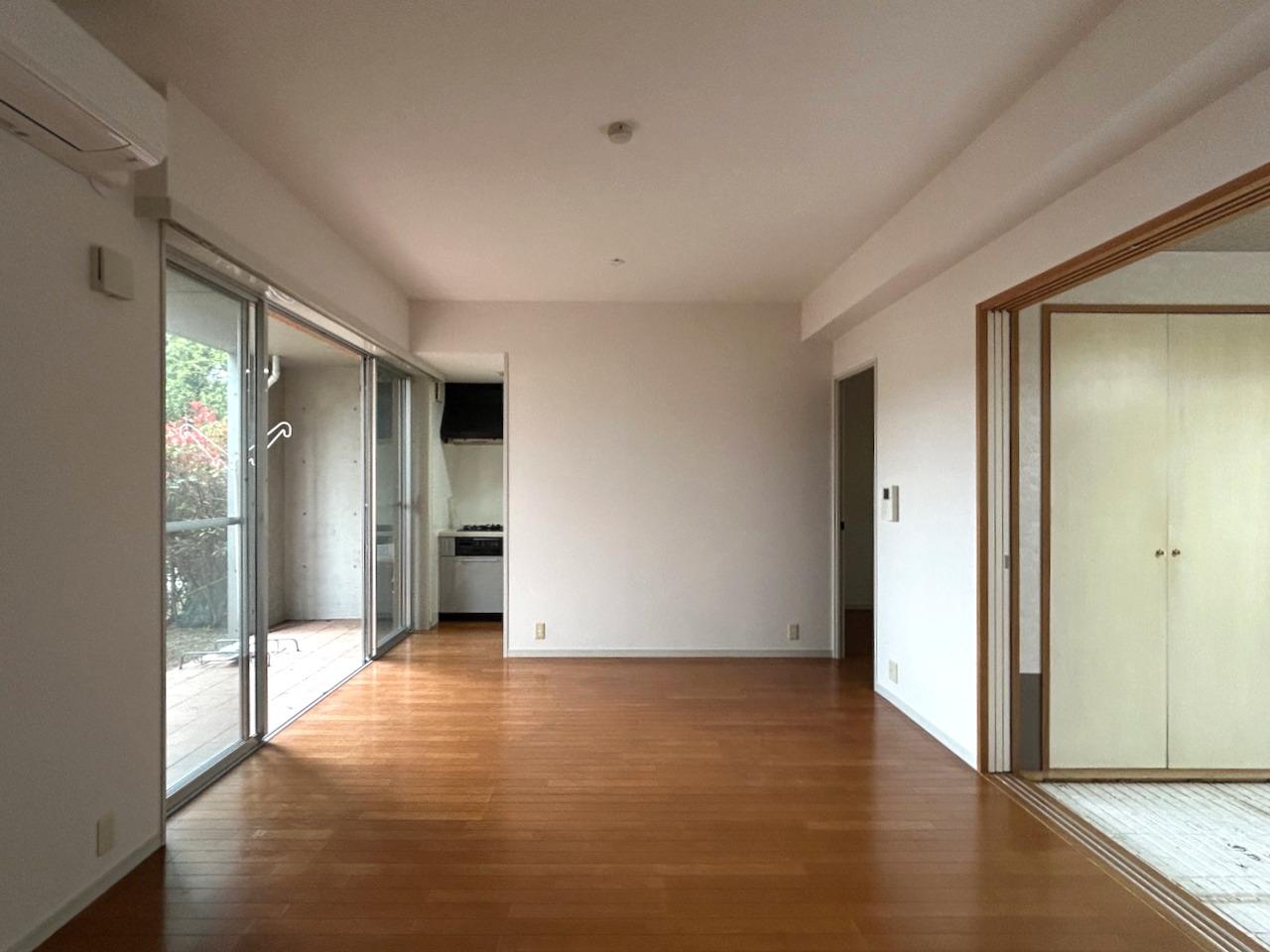 福岡市西区小戸の賃貸物件/奥にキッチン。