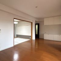 福岡市西区小戸の賃貸物件/造り付けのテレビボードがついています。