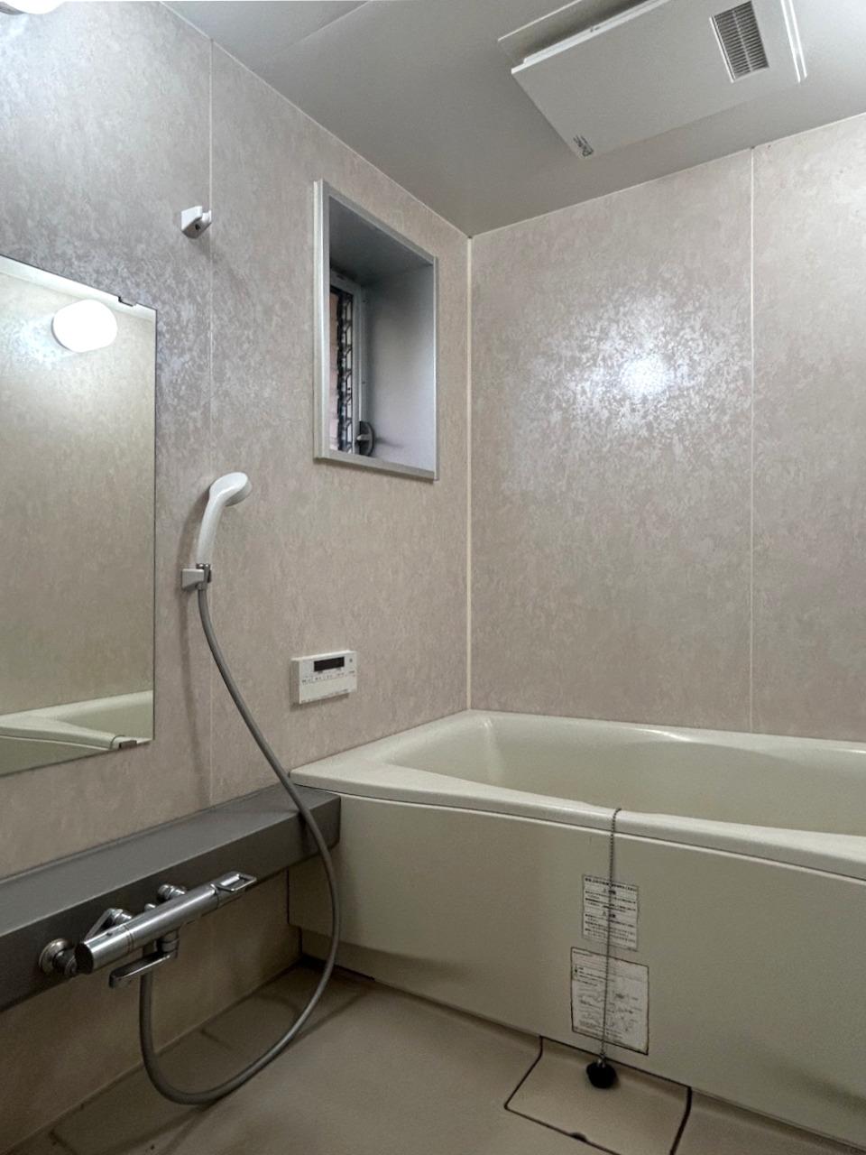 福岡市西区小戸の賃貸物件/お風呂のバスタブはゆったりめです。
