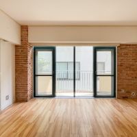 福岡市城南区鳥飼の賃貸物件/所々見られるレンガの装飾が建物の雰囲気に合っています。