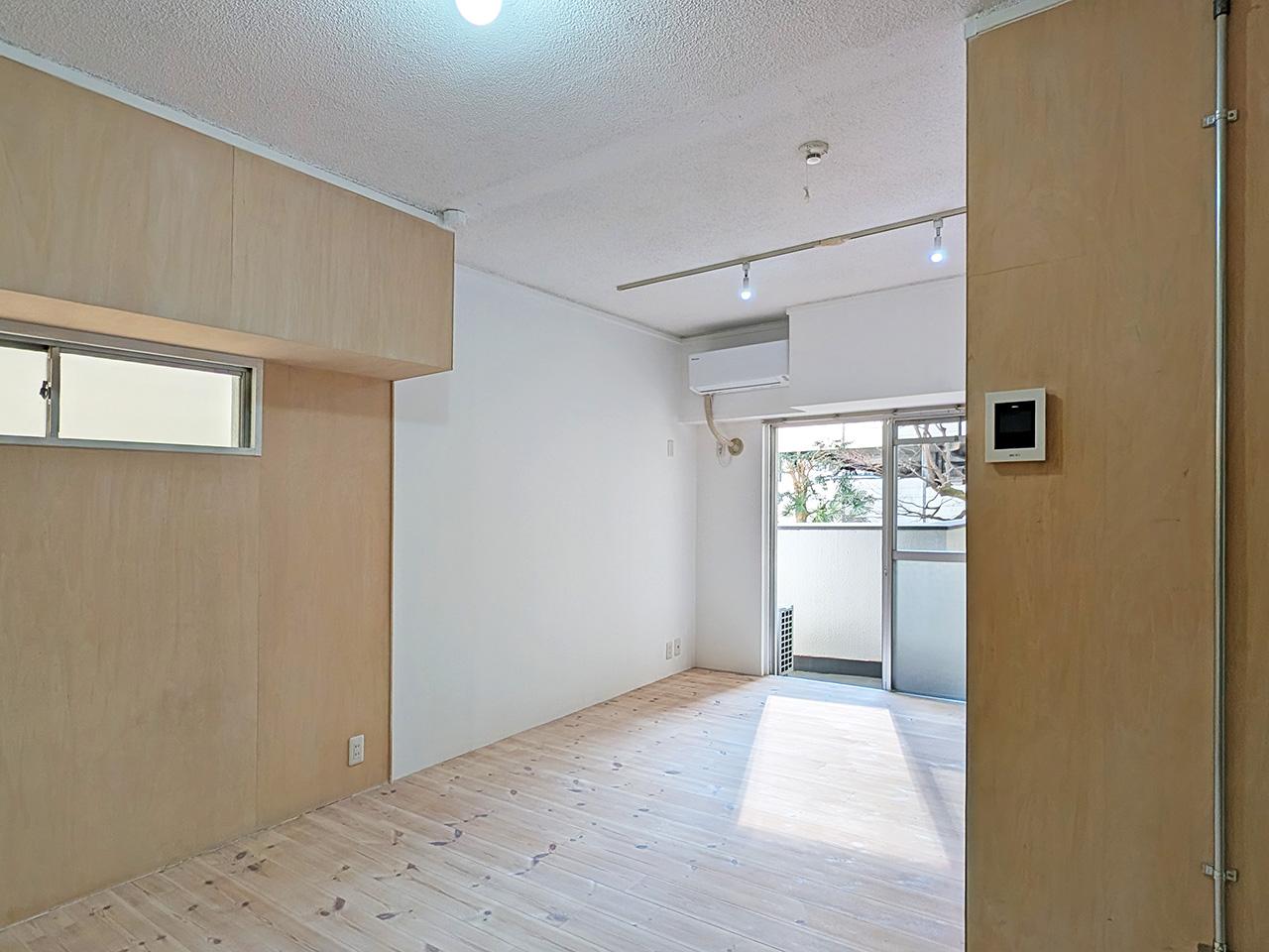 福岡市中央区清川の賃貸物件/玄関から入った視界。自然光が差し込んで気持ちがいい。