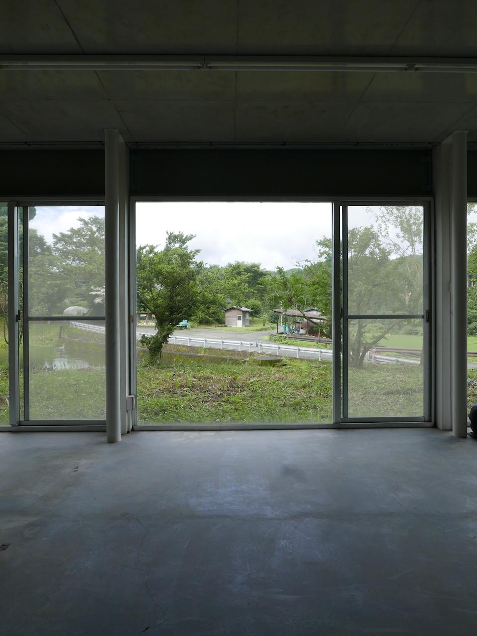 熊本県阿蘇市小国大字宮原の賃貸物件/1階A区画：ガラス戸で目の前の敷地に出入り可能。
