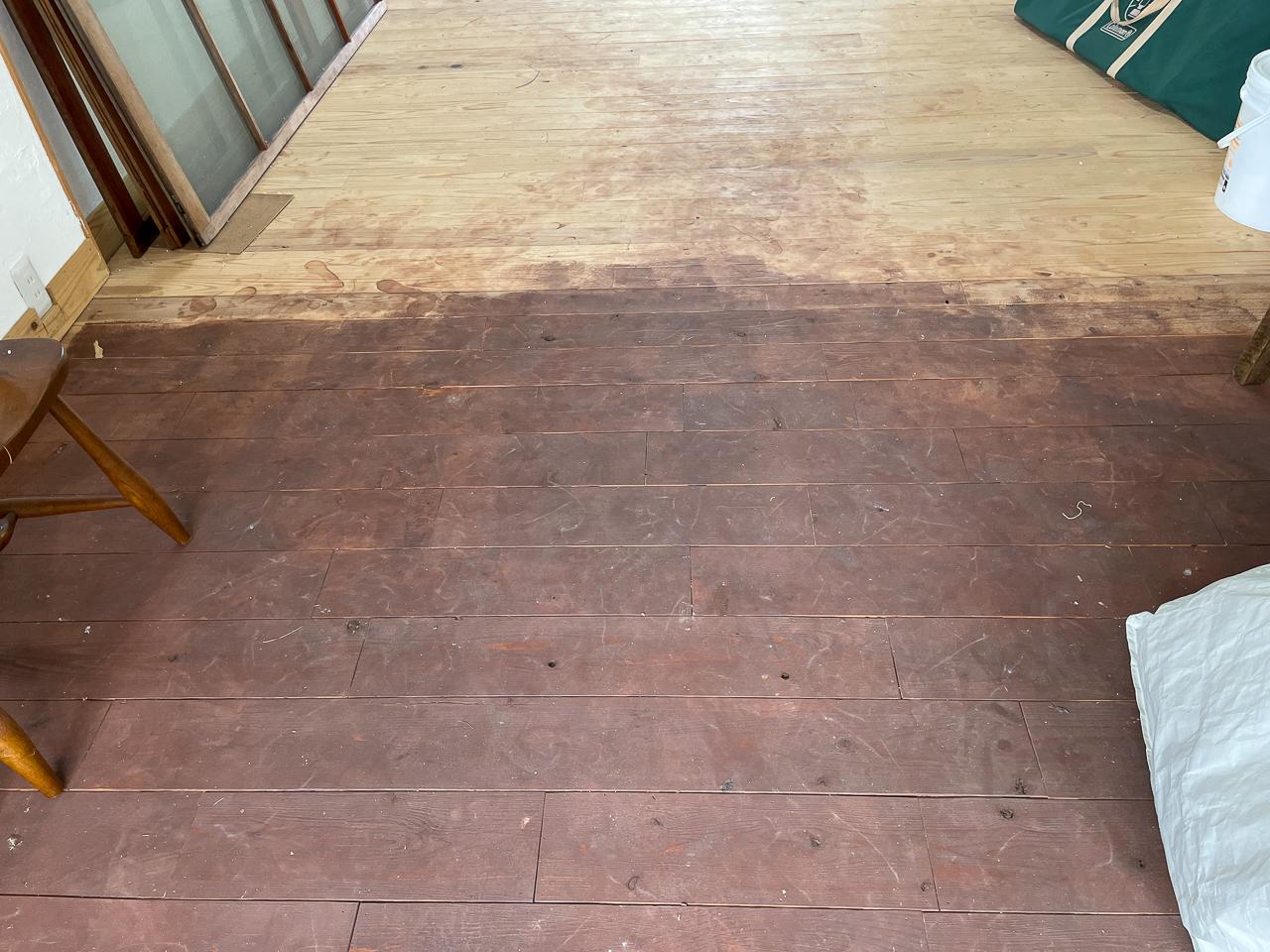 糸島市志摩師吉の賃貸物件/途中まで塗装してます。続きはお願いします。