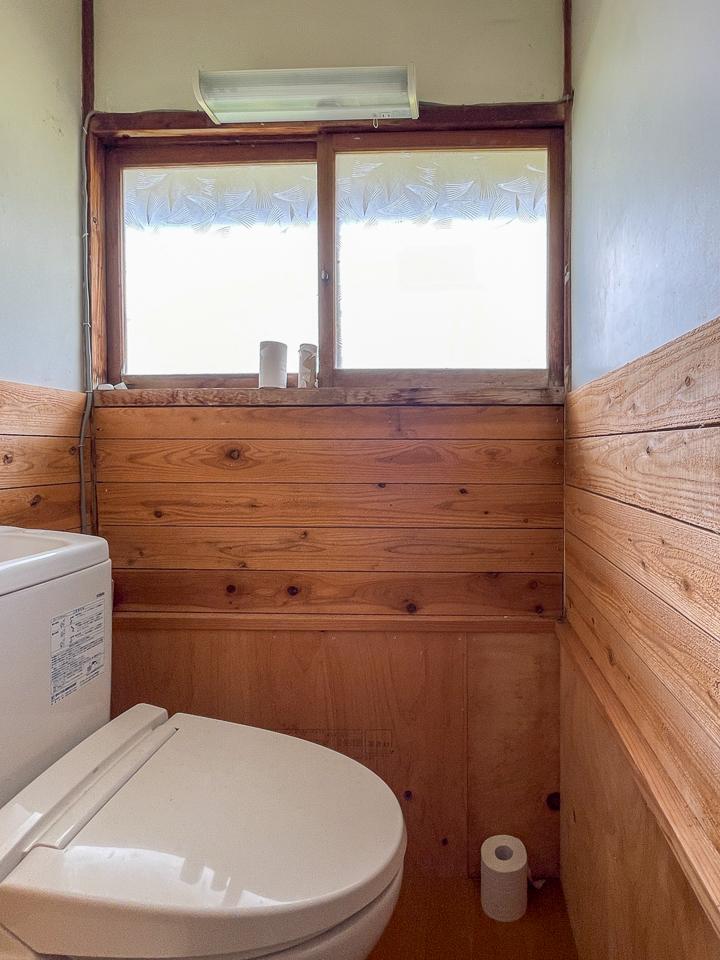 糸島市志摩師吉の賃貸物件/トイレは汲み取り式ですが、新しいものに変わっています。