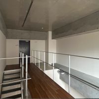 福岡市中央区警固の賃貸物件/土間を出ると鉄の手すりに囲まれた廊下が。