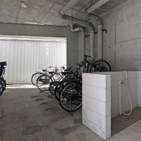 春日市春日原北町の賃貸物件/自転車置き場と、ワンちゃんの足洗い場。