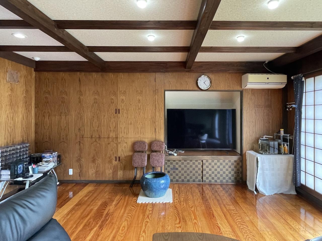 福岡県久留米市山本町の売買物件/天井は、元々隠れていた梁を見せています。