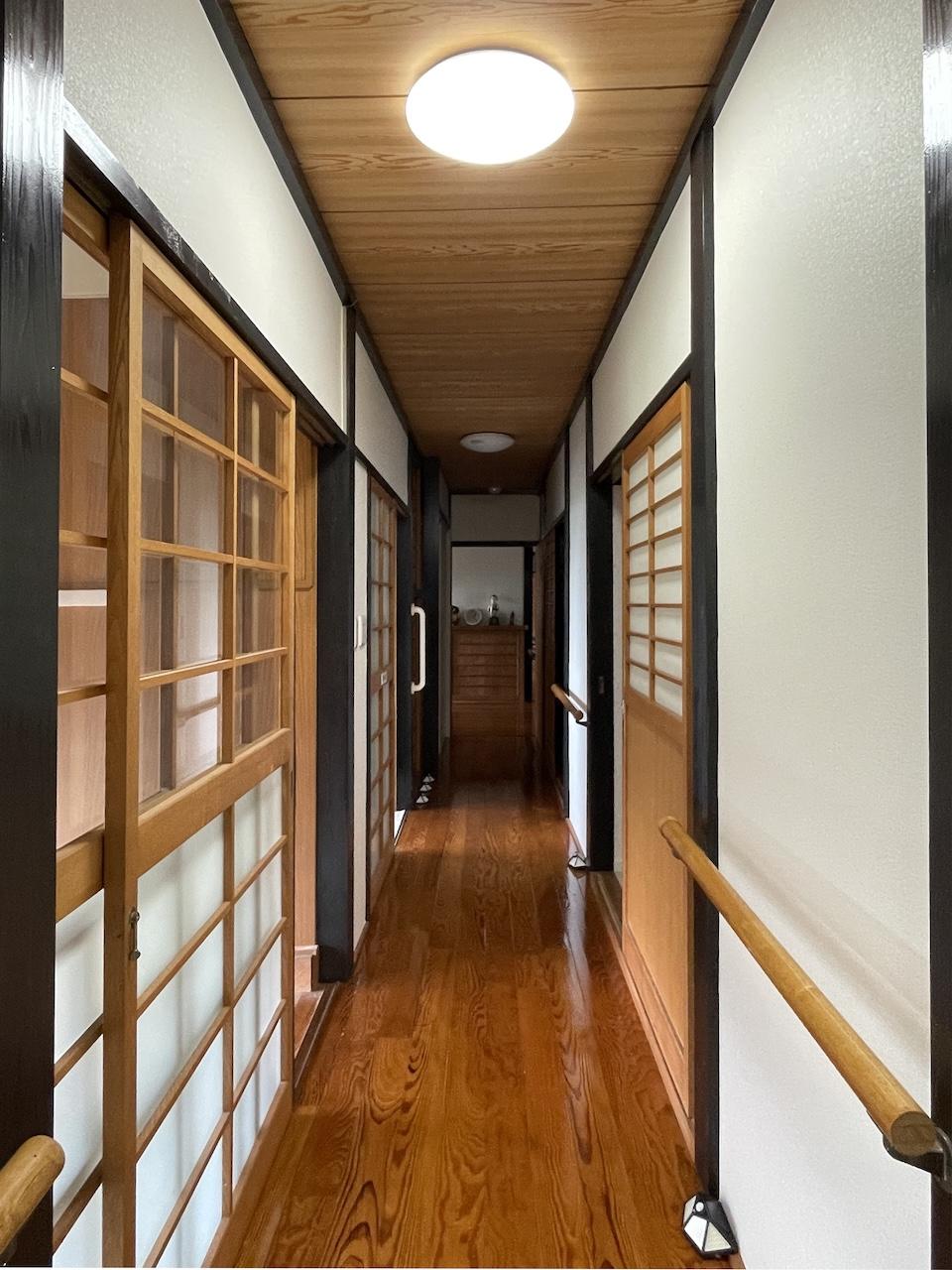 福岡県久留米市山本町の売買物件/廊下ももちろん長いです。