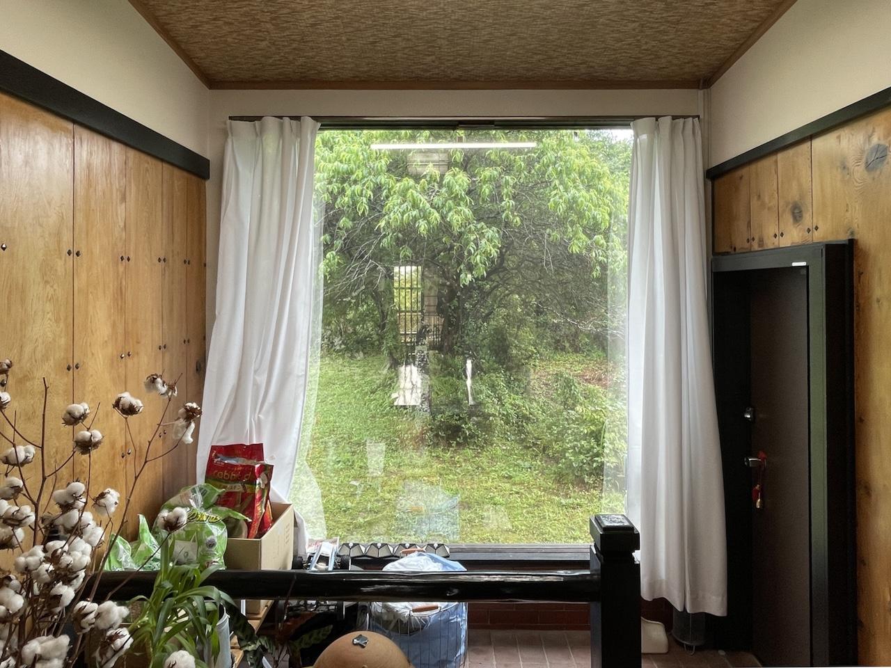 福岡県久留米市山本町の売買物件/こちらはお庭にでれる扉。大きなガラス窓が良い！！
