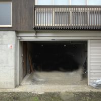 福岡県久留米市山本町の売買物件/こちらの車庫1につながってます。雨に濡れずに車へ移動可能。
