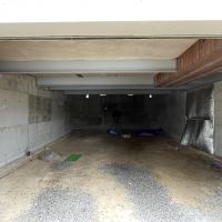 福岡県久留米市山本町の売買物件/倉庫3。電動シャッターです。車も停めれます。