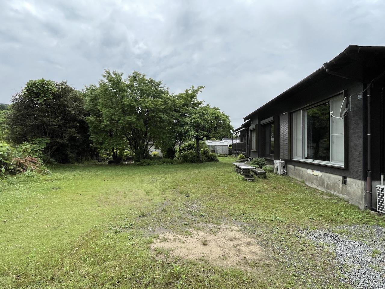 福岡県久留米市山本町の売買物件/広ーいお庭。