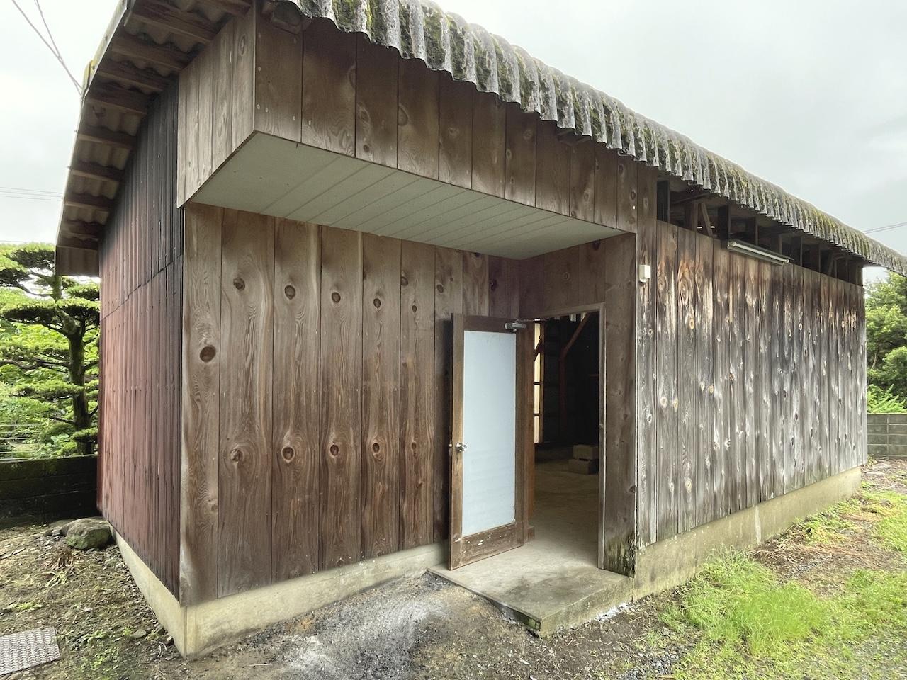 福岡県久留米市山本町の売買物件/建物横には、別棟で倉庫。