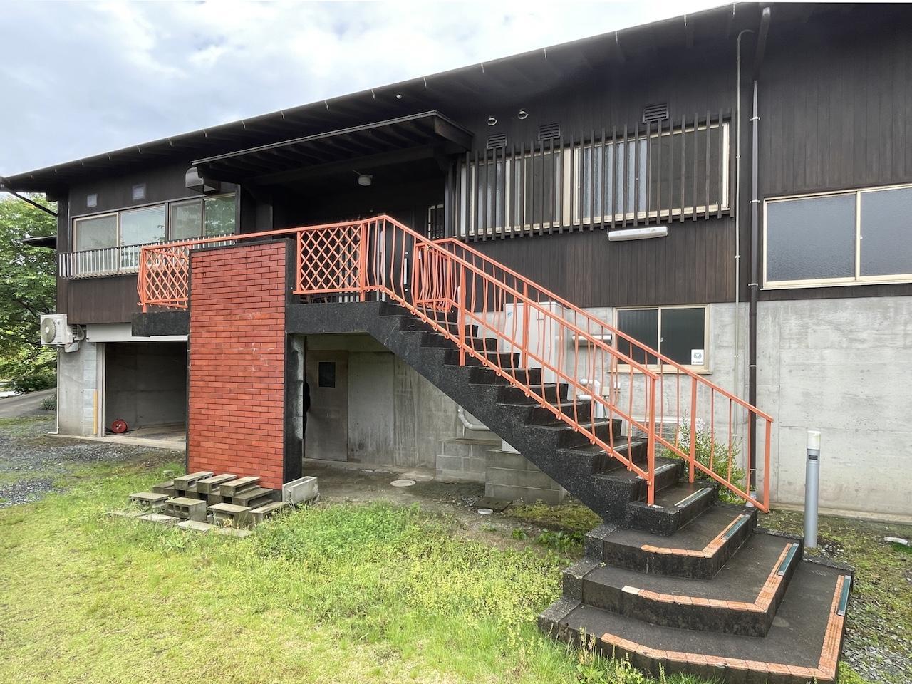 福岡県久留米市山本町の売買物件/1階が倉庫と車庫、2階が居住空間になります。