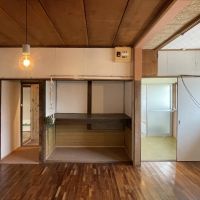 福岡県久留米市城島町の売買物件/キッチン横が、脱衣所と浴室になります。