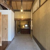 糸島市長野の賃貸物件/共用部：左側はトイレとシンクになります。