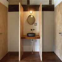 糸島市長野の賃貸物件/共用手洗い場。両サイドにトイレがあります。（男女別）