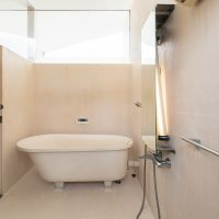 大野城市大城の売買物件/光が、斜め上からふわっと降りてくる、気持ちのいいバスルーム。