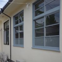 福岡県八女市黒木町本分の賃貸物件/外は淡いブルーの窓枠。