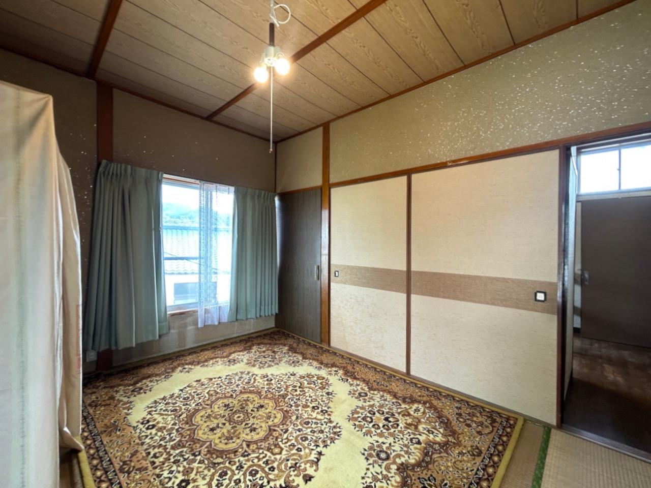 福岡県八女市黒木町本分の賃貸物件/2階には広々とした洋室もあります。