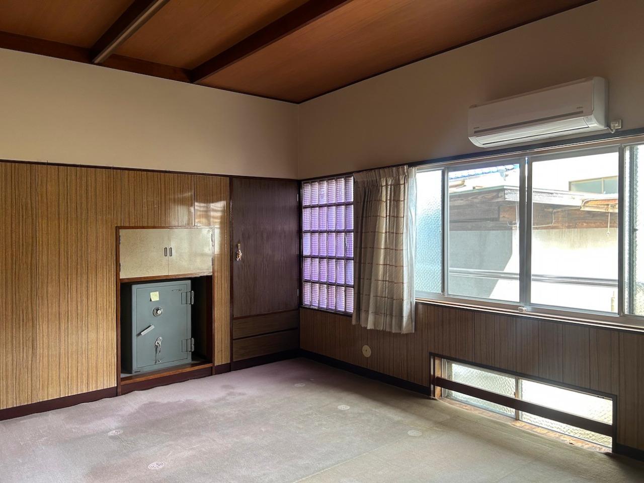 福岡県八女市黒木町本分の賃貸物件/金庫が設置された個室。